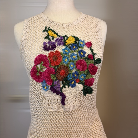 Other - Crochet Floral Sleeveless Top